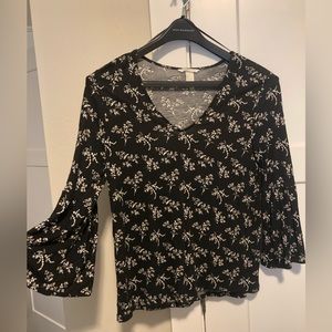 Black and white floral flowy shirt